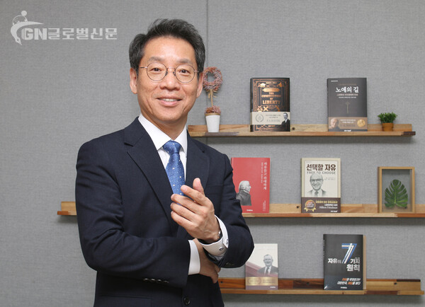 자유기업원 최승노 원장은 "우리나라의 상속세율 수준은 세계에서 가장 높다. 그리하여 상속세는 우리 사회의 근간인 가족의 불화와 갈등을 야기하고 심지어 가족 해체의 주범이 되고 있다. 자유기업원은 이러한 문제를 해소하기 위하여 상속세 개혁에 관한 제안을 꾸준히 펼치고 있다."고 강조했다.