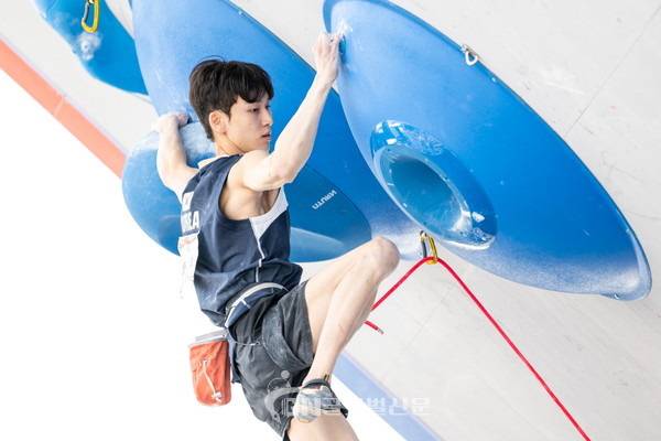 '2024 파리올림픽 1차 예선전'에 출전한 이도현 선수 경기 장면. (제공= 대한산악연맹)