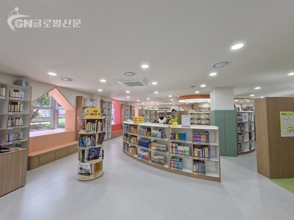 경기김포교육도서관 28일부터 청소년 자료실 등 재개관(경기김포교육도서관 1층 청소년자료실)사진3