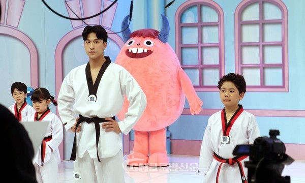 팡팡 태권체조를 함꼐하며, 건강하고 씩씩한 어린이로 성장하도록 도움을 준다.
