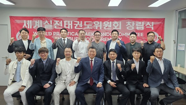 창립식 후 단체사진
