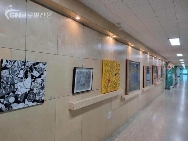 지역예술기관 학교 예술작가와 함께 경기도형 학교갤러리 운영모델 만들다 사진2 학교갤러리