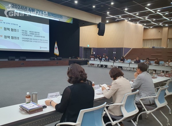 2022 영어과 개정 교육과정 이해 높이기(사진1)