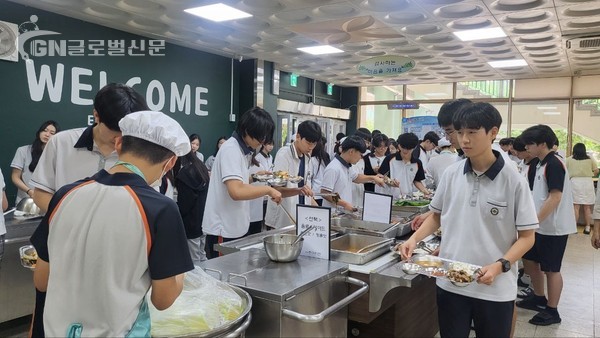 경기도교육청 학생 95%가 행복해하는 자율선택급식 2026년까지 750개로 확대(사진1)
