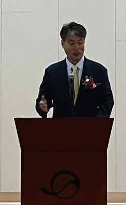 김중헌 이사장이 취임사를 하고 있다