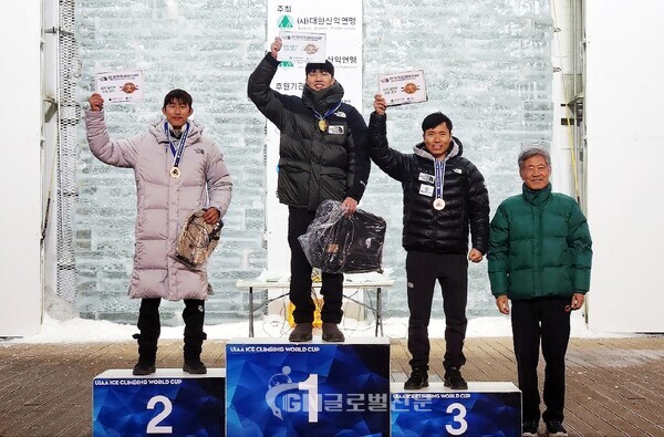 남자 리드 시상식. 1위 이영건, 2위 임재준, 3위 박희용 선수. 맨오른쪽은 손중호 대한산악연맹 회장. (제공= 대한산악연맹)