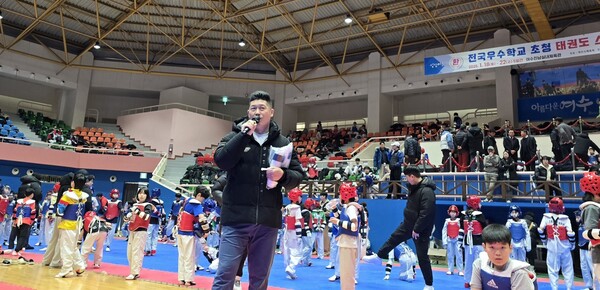 진두지휘(陣頭指揮) 김영준 지도자