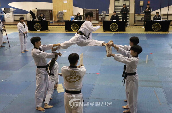 국기원이 2025년도 국기원 태권도시범단 상근 및 비상근 단원 선발을 위한 실기전형을 실시했다.