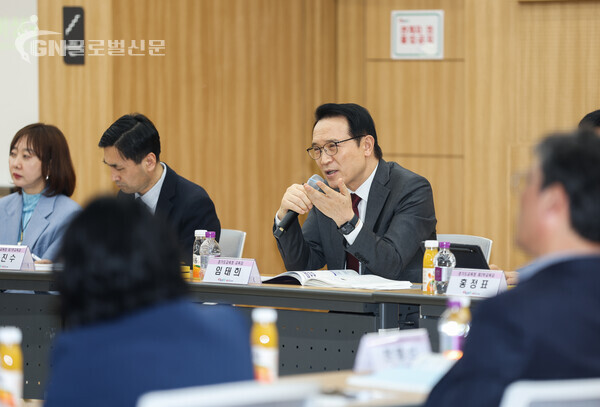 사진-임태희 교육감 “직속기관은 경기교육의 중요한 업무 담당해 어려운 점 적극 챙길 것”