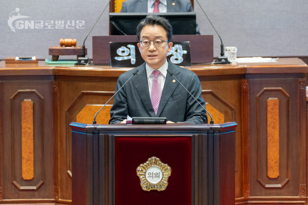  사진 - 강남구의회 윤석민 의원이 제326회 임시회(제2차 본회의)에서 5분 자유발언을 하고 있다.[강남구의회 제공]