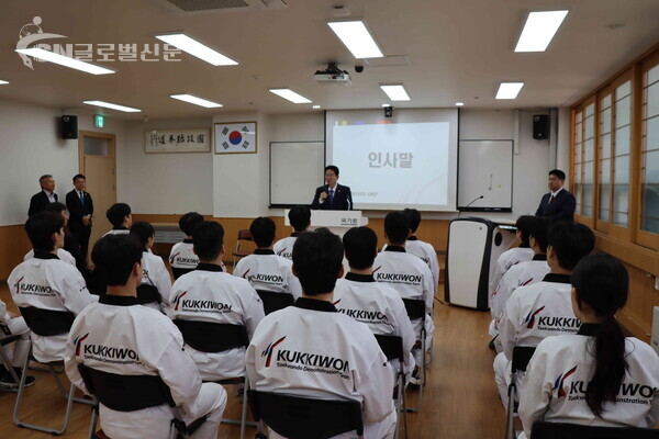 ▣사진-국기원 태권도시범단이 멕시코, 볼리비아, 에콰도르 중남미 3개국에서 태권도를 알린다. 사진은 5월 7일(수) 국기원 강의실에서 열린 결단식 모습.[국기원국제전략팀 제공]
