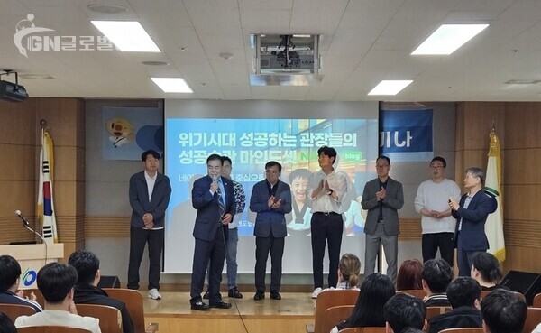 ▣2025 서울특별시태권도협회 회원도장 지원 세미나 참석한 구협회 회장단 소개&nbsp; [서태협 제공]