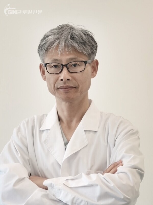 사진-이덴슬리벨 ‘호흡리셋’의 신효상 저자(닥터베어풋 신효상마취통증의학과의원 대표원장)