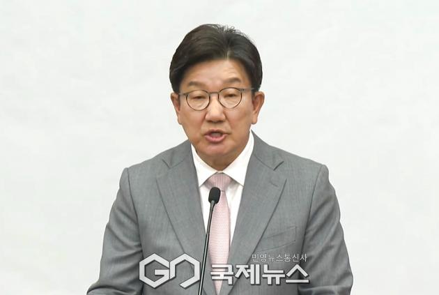 권성동, 보수 재건 위해 원내대표직 사퇴 