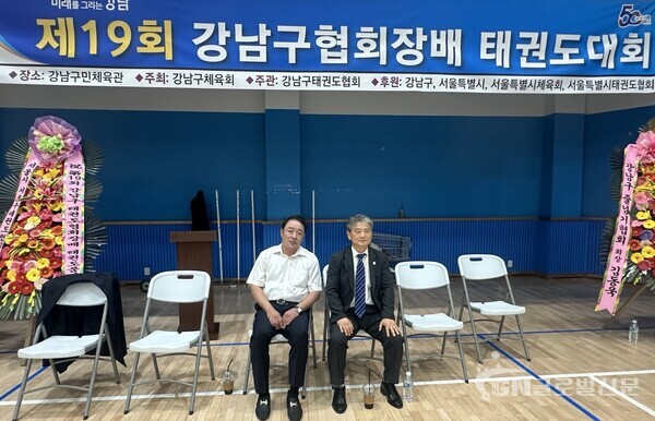 사진-우측부터 강남구태권도협회 정창호 회장, 강남구태권도협회 김혁 부회장[강남구태권도협회 제공]