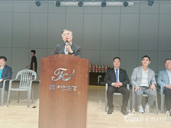 ▣사진-김현기(서울특별시의회 전반기 시의장) 진정성 깊은 격려사를 하고 있다. [강남구줄넘기협회 제공]